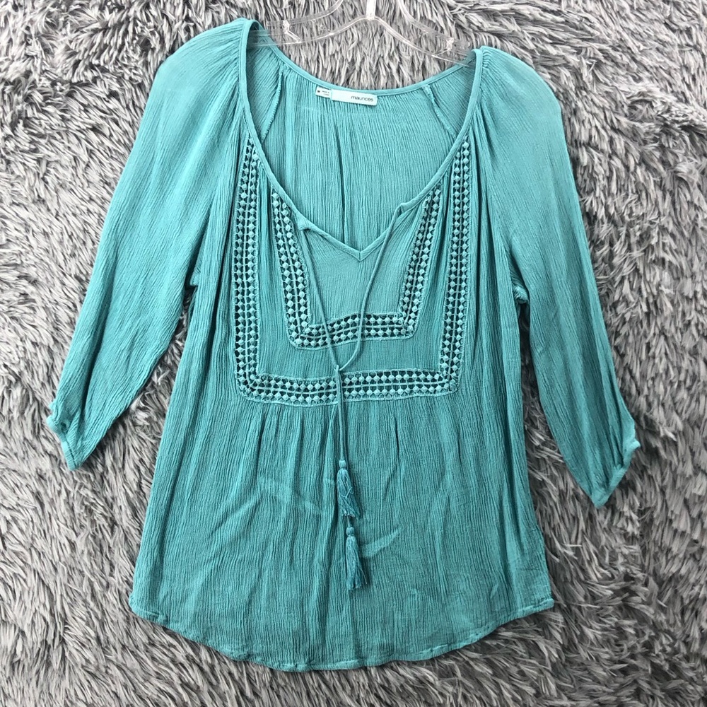 Maurices Top Womens Medium Tassle Accent Open Knit Vneck 3/4 Sleeve
